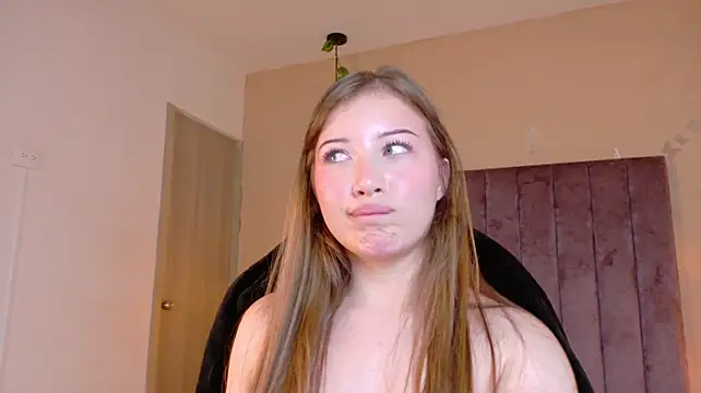 Dahlia_Rousse - Showing my ass on camera🍑🔥