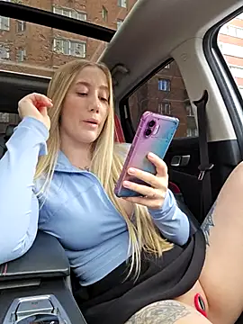SvetLive - Squirt in car