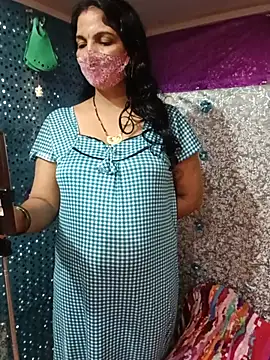 Priyanka_hot88 - Follow in Instagram