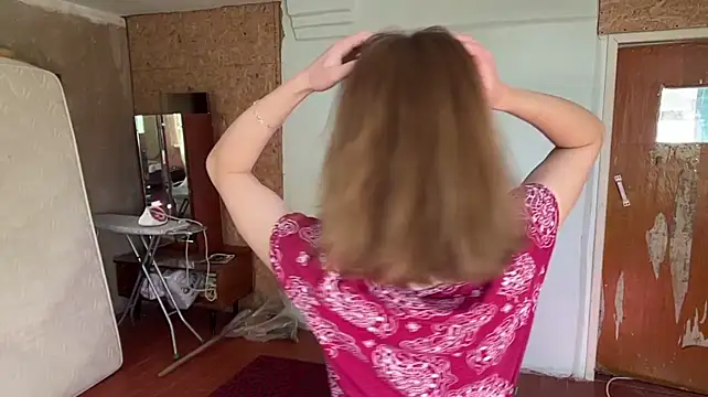 BrittanyLebowitz - Assemble the ponytail