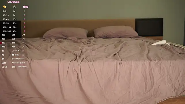Chee_cha - moving dildo in ass + domi in pussy