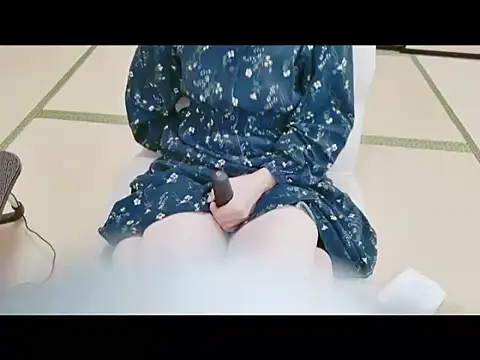 XxArisaxx - ワンピースを脱いで谷間アップ