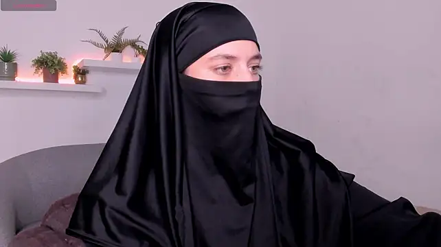 Salma_arabicc - Slowly suck on the toy😇
