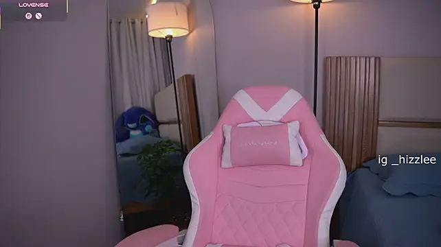 AnnyHizzle - sexy doggy no panty and spanks