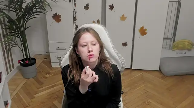 Silly__Milly - will get her tight green top wet