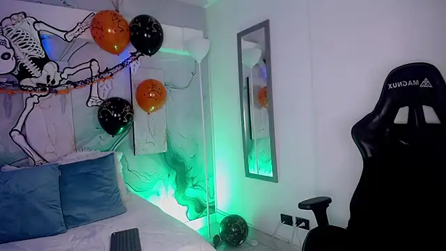 MylaDreams - show boobs