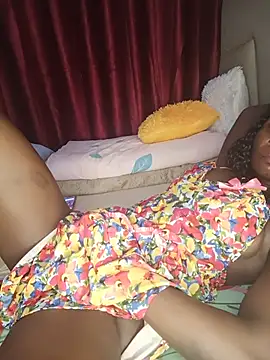 NicRaisaa - NAkED FINGERING PUSSY AND SQUIRT
