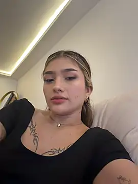 Ariannaa_1 - 20 squats, ass to the cam 😏