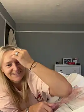 Blondnboujee53 - Rub clit