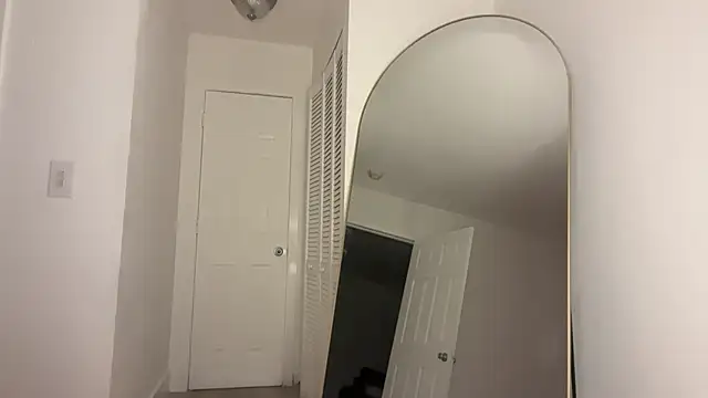 Venetianbarbie - suck dildo
