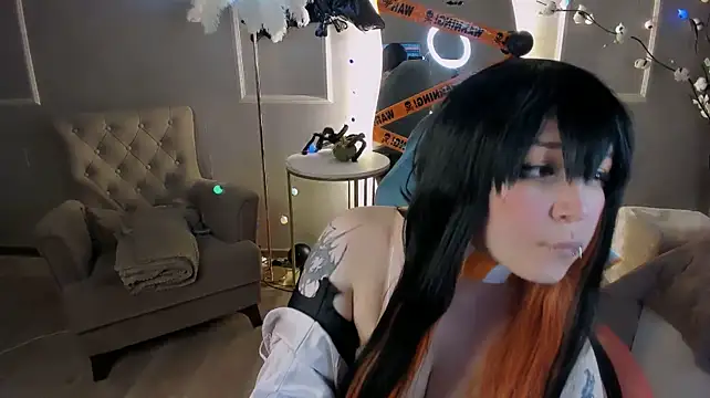Alex_Howell - hand bra