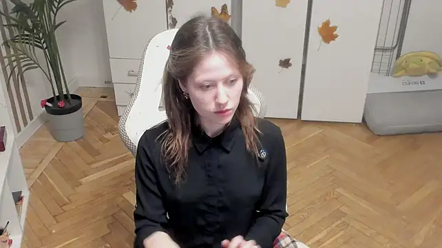 Silly__Milly - will get her tight green top wet