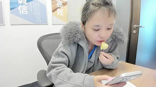 KKMM168 - 完成目标点电击棒点击奶奶头5次