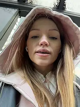 StreetSquirt - show naked boobs in public