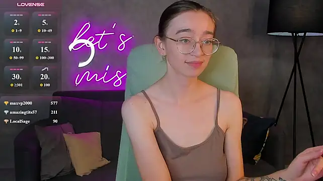 Lucy_Green - masturbate in panties 3 min