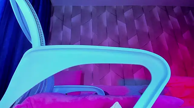 Alanna_Pow - SEXY TWERK AND ASS SPREAD