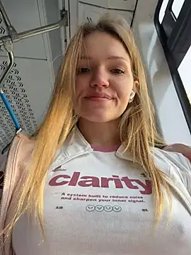 StreetSquirt - show naked boobs in public