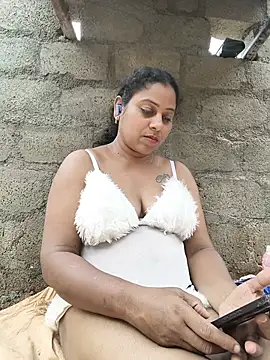 JENNIFERtamil - Public nude stream 15 mins