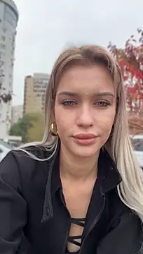 KikiWatson - Show figure in public 😍