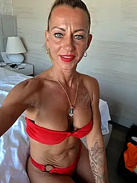 Housewifebella - 😈Show my Boobs 2 min