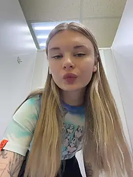 -MiaKitty - Squee Tits tight though top + moan in WC