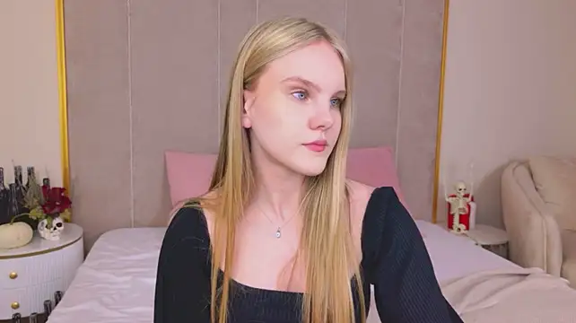 Lili_Lohan - topless photo