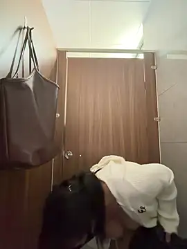 Maomao116 - 超级敏感，易喷体质，会一直喷水💦，后入手指肛门抽插1分钟
