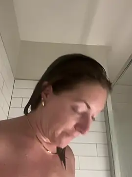 Cuteassabutton - See the tits