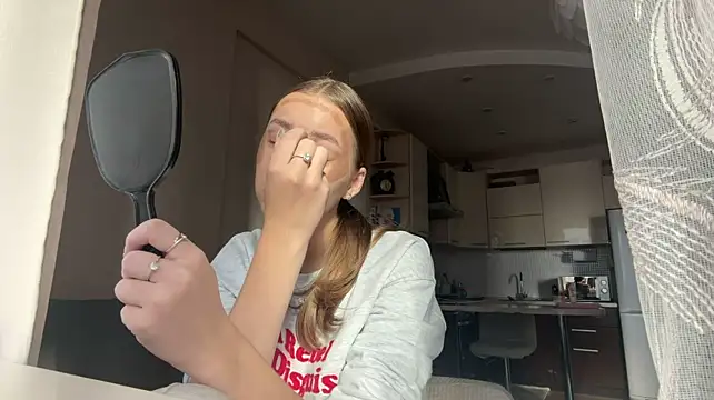 ShelbaMitsuda - Blow kisses to everyone
