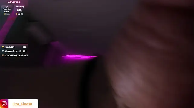 Juicy-pussy - MY ASS WANTS A FINGER INSIDE!💦