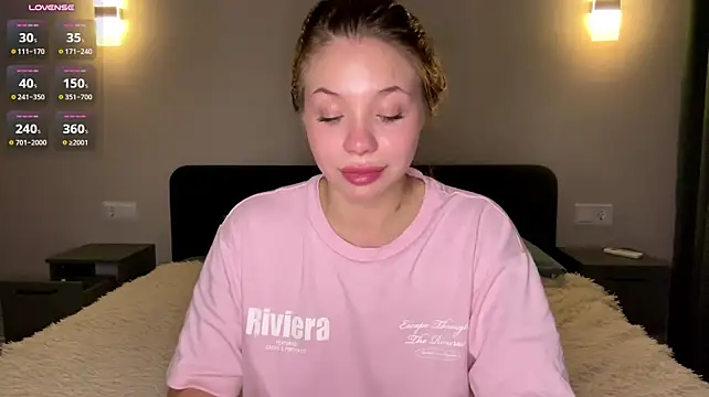 Betty_Tray - Help me take off my top