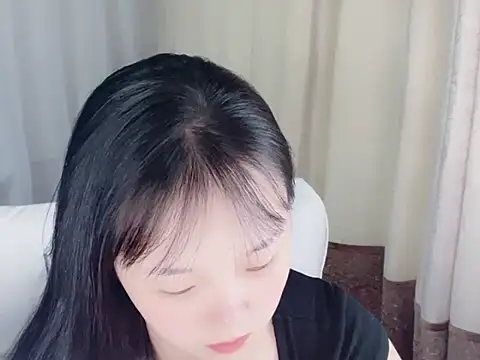 Yiyi88888 - 新人直播 多多支持