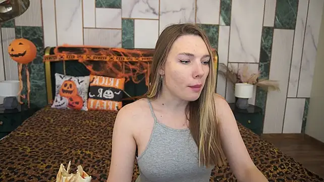 IceDanielles - Striptease