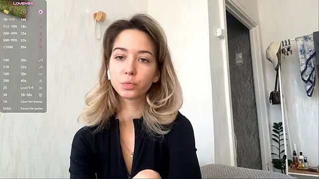 Sara_Bloservety - Massage my boobies close to cam