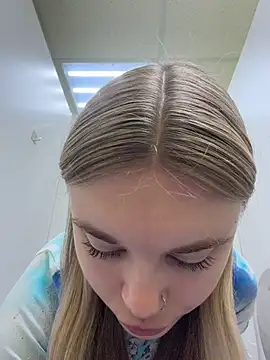 -MiaKitty - Squee Tits tight through top +moan in WC