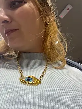AdelRich - Show tits in store
