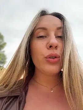 Mona_Plus - 3Fingers pussy💦Squirt outdoor💦LT video