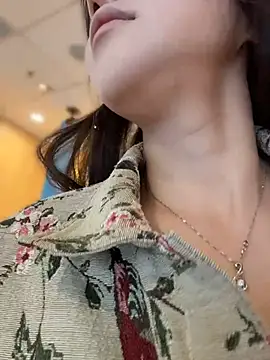 Bingbing6699 - 路边脱内衣性感揉胸