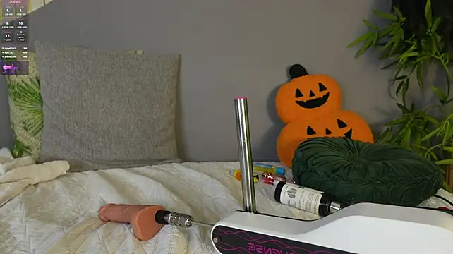 Lixy_Grant - suck finger and show face