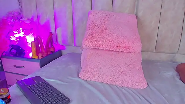 BrithanyParker_ - wax on my tits🕯😈