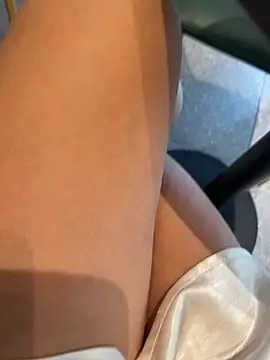 HoneyNana2000 - Let take off my underwear in the mall😛