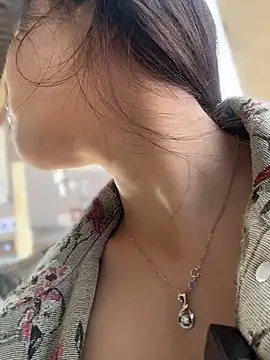 Bingbing6699 - 路边脱内衣性感揉胸