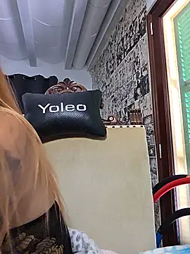 Kylie_blck - Spit on Tits+1SurpriseVideo