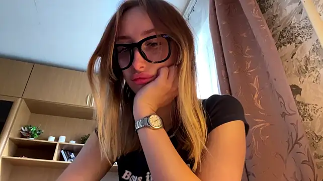 AleneLaurente - I'll show you my cute outfit and my danc