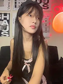 Xiaoxiao1001 - 脱内裤 小狗趴打屁股（ 用手挡着五分钟）