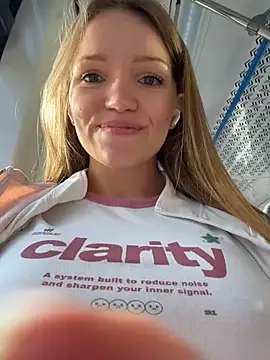 StreetSquirt - play with pussy under panties in public