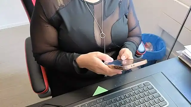 Sofiatwork - FLASH BOOBS + SNAP LT