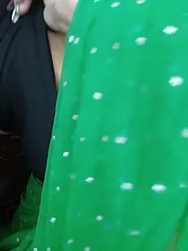 Aanshi22 - Oilling boobs