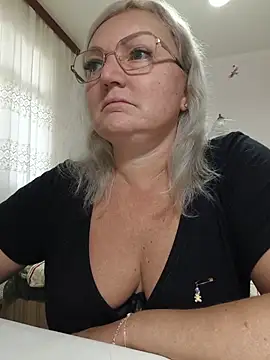 SWEETTbitch - Topless 2 minutes