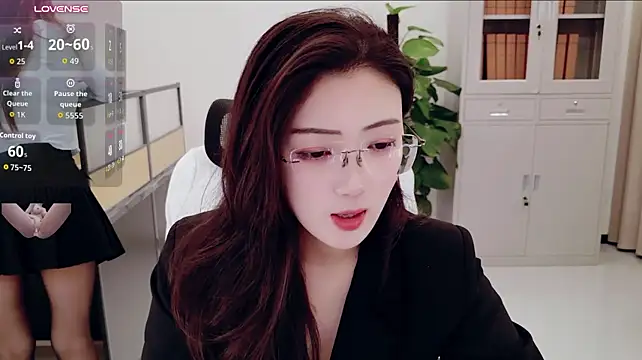 Yangyang-777 - 🎀办公室新装了摄像头，但具体位置不知道在哪里，气不气人